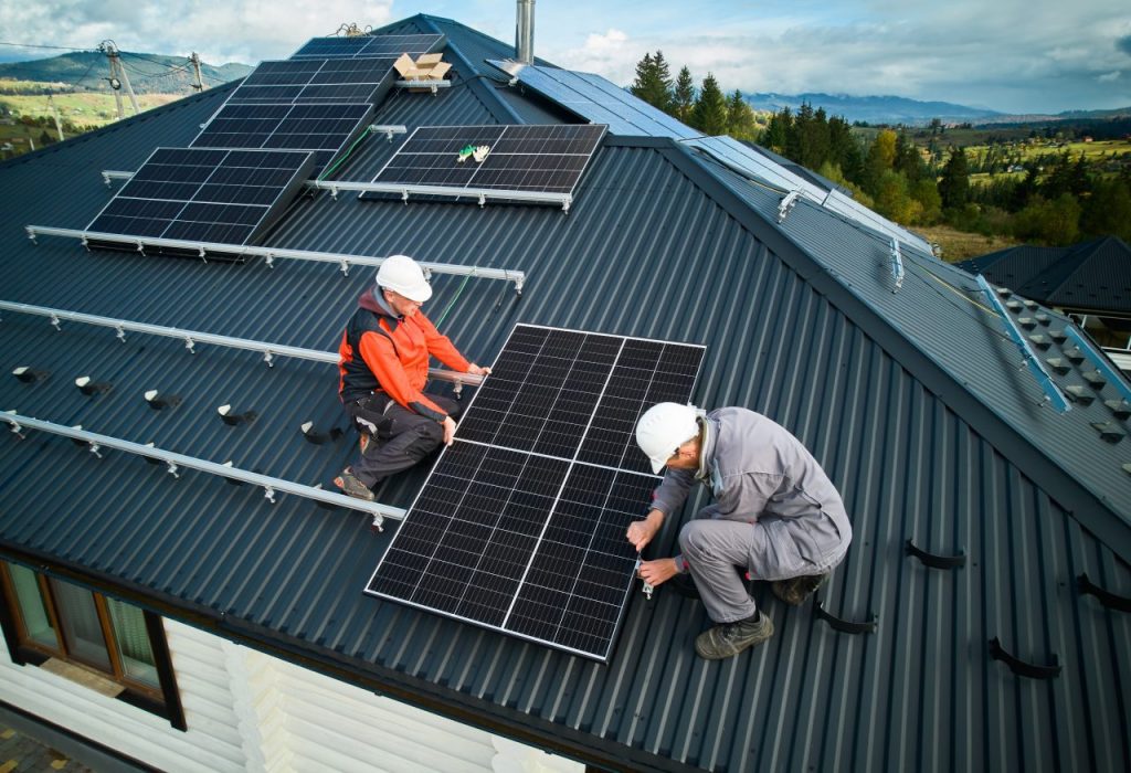 Instalação de módulos fotovoltaicos no telhado - Como funciona o atendimento da Solar Hidra
